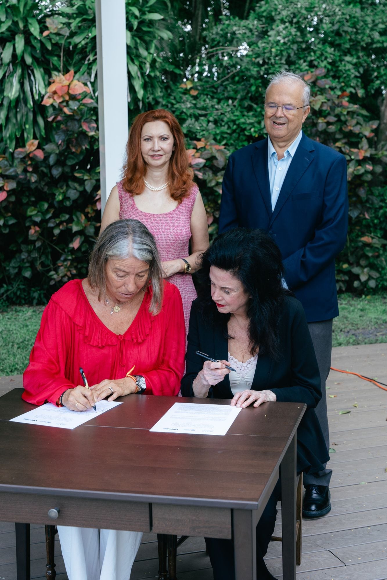 Isabel Albás Vives and Giselle Brodsky sign the Protocol, with Belén Alfaro Hernández and Juan Miguel Moreno Calderón